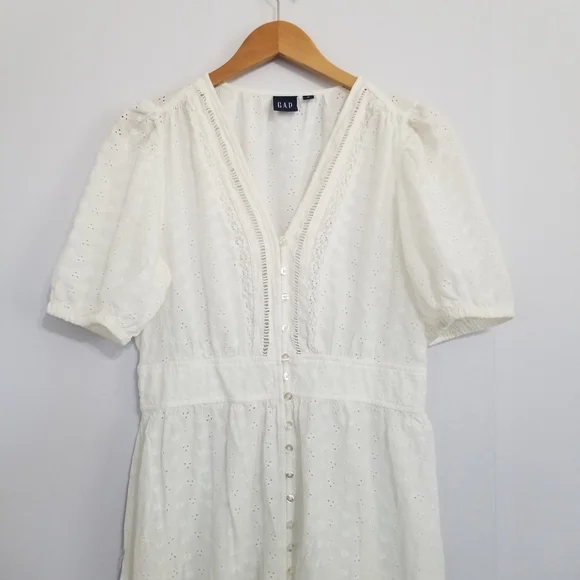 GAP Off White Eyelet Maxi Dress Size Medium - Picture 3 of 10